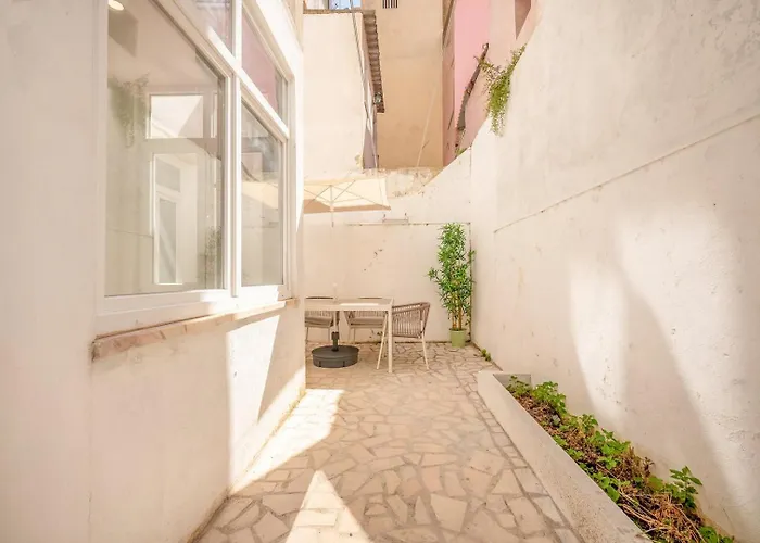 Апартаменты Guestready - Captain's R/c Near Alfama